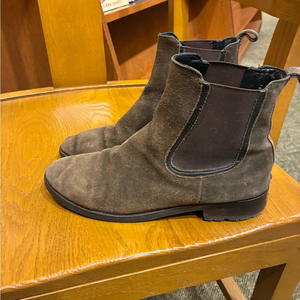 Thursday Boot Co
Chelsea Suede